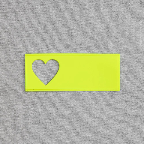 Лейбл из ПВХ с вырубкой «Сердце», желтый неон - рис 3.